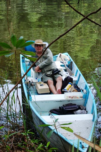 File:Lunch fishing Balbina.jpg