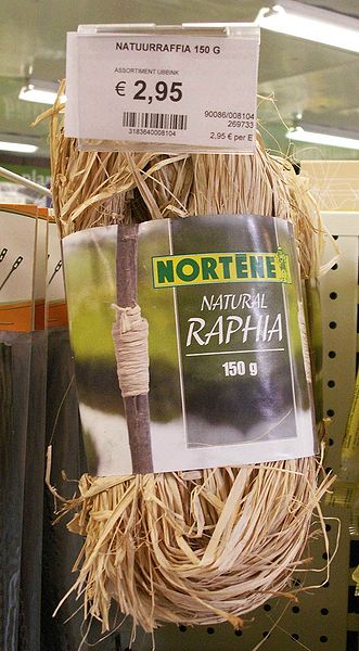 File:RaffiaForGraftingTrees.JPG